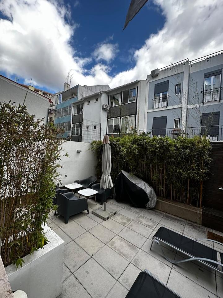 One Bedroom Sunny With Two Bathrooms And Big Garden Lisbon